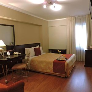 Leon De Oro Inn & Suites